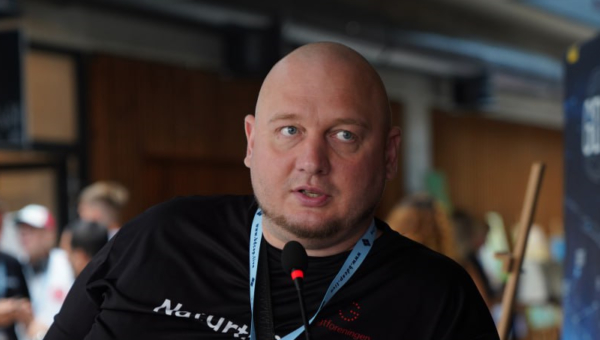 Андрей Пережогин на бизнес-форуме, Андрей Пережогин с участниками нетворкинга, Legat Business Forum с Андреем Пережогиным, международное мероприятие Андрея Пережогина